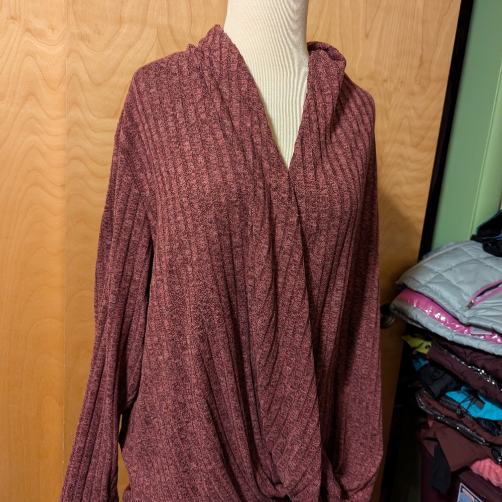 Women's Ribbed Knit Sweater - Maroon